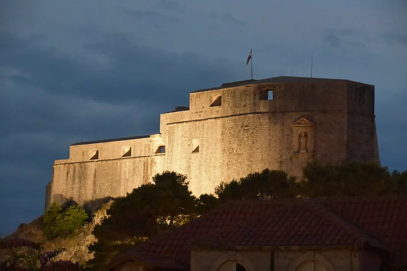 Dubrownik | Fort Lovrijenac nocą Dubrownik | Fort Lovrijenac nocą