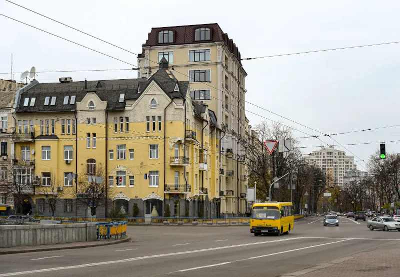 Ukraina | Marszrutka to wieloosobowa taksówka, najczęściej w postaci niewielkiego busa Autobusy w Kijowie