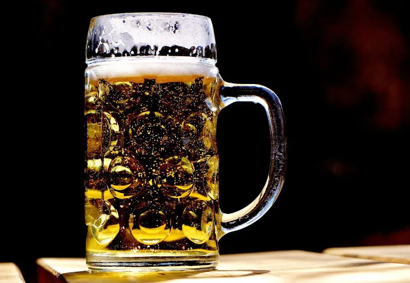 Piwo ukraińskie w kuflu Piwo ukraińskie w kuflu