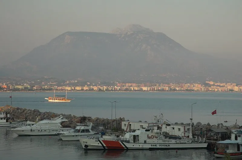Turcja | Zachód słońca nad przystanią w Alanyi