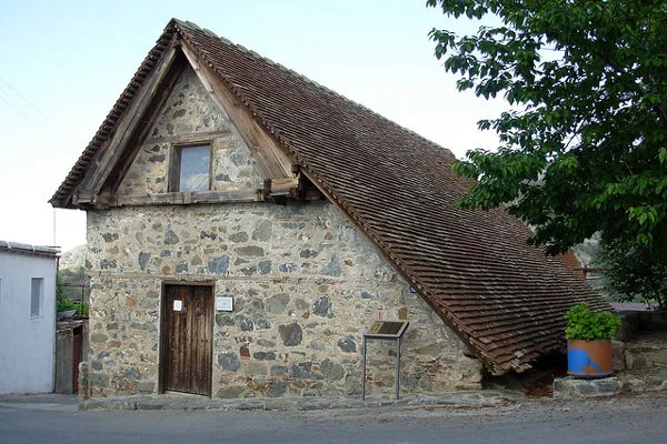 Cypr | Malowane cerkwie w regionie Troodos – tak skromne z zewnątrz... (Kościół Archangelos Michael w miejscowości Pedhoulas) Cypr | Malowane cerkwie w regionie Troodos – tak skromne z zewnątrz... (Kościół Archangelos Michael w miejscowości Pedhoulas)