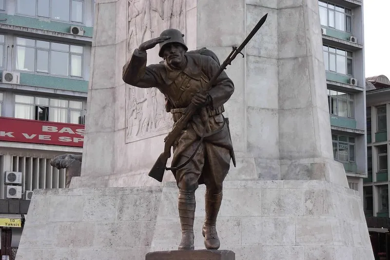 Turcja | Statua Atatürka w Ankarze