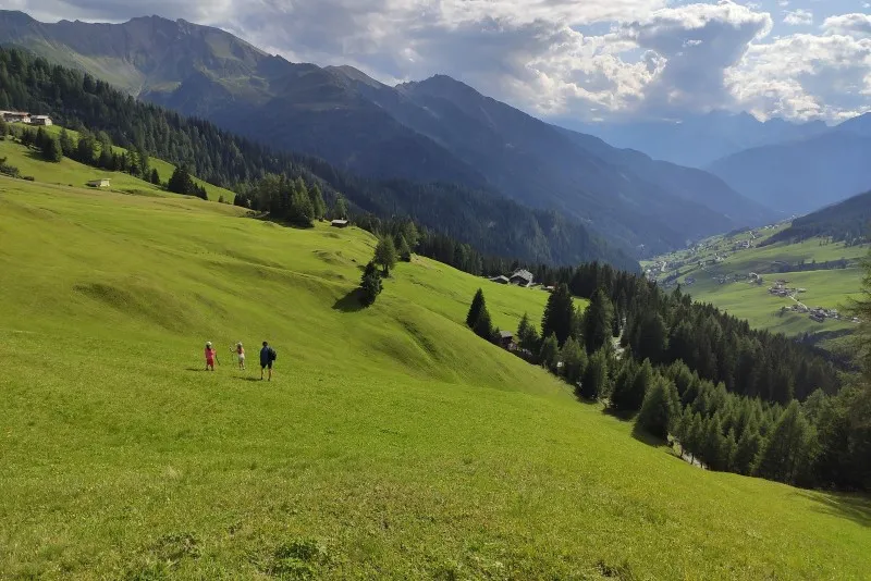 Austria | Widok na zielone zbocza gór.