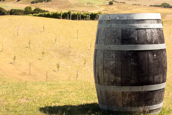 Ukraina | Zwycięzcy winiarskiego konkursu tradycyjnie otrzymują beczkę na nowe wino Ukraina | Zwycięzcy winiarskiego konkursu tradycyjnie otrzymują beczkę na nowe wino