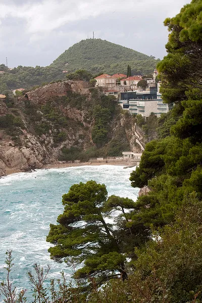 Chorwacja | Plaża Bellevue znajduje się w jednej z zatok Dubrownika Chorwacja | Plaża Bellevue znajduje się w jednej z zatok Dubrownika
