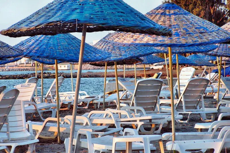 Turcja | Parasole na piaszczystej plaży