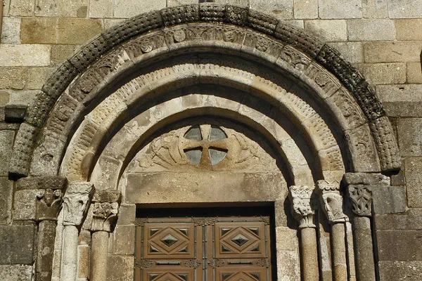 Portugalia | Katedra Se w Bradze jest głównym ośrodkiem katolicyzmu w Portugalii Portugalia | Katedra Se w Bradze jest głównym ośrodkiem katolicyzmu w Portugalii