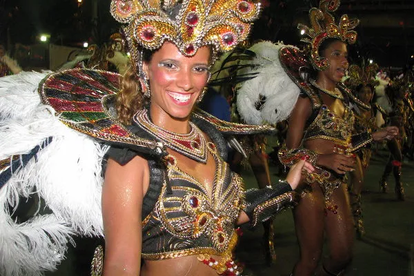 Brazylia | Brazylijski karnawał zaczyna się w sobotę przed środą popielcową i trwa do wtorku do pół-nocy. Ponieważ Wielkanoc jest świętem ruchomym, termin karnawału zmienia się co roku Brazylia | Brazylijski karnawał zaczyna się w sobotę przed środą popielcową i trwa do wtorku do pół-nocy. Ponieważ Wielkanoc jest świętem ruchomym, termin karnawału zmienia się co roku