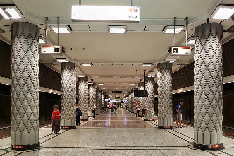 Rumunia | Najpopularniejszym środkiem transportu w Bukareszcie jest metro Rumunia | Najpopularniejszym środkiem transportu w Bukareszcie jest metro