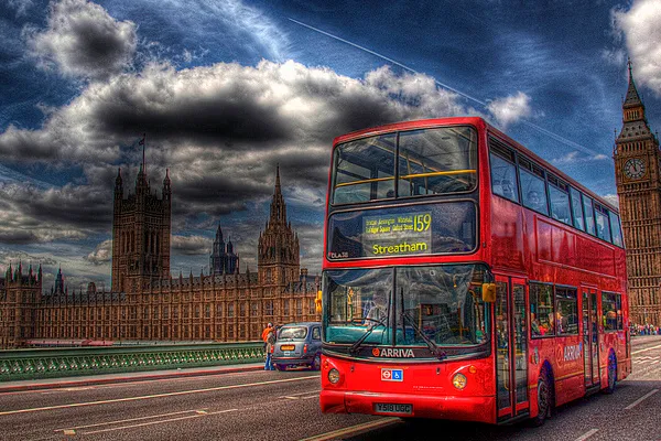 Londyn | Czerwony, piętrowy aurobus - jeden z symboli Londynu Londyn | Czerwony, piętrowy aurobus - jeden z symboli Londynu