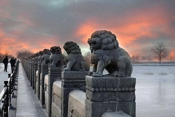 Chiny | U zarania dziejów baśniowe legendy przeplatają się z faktami historycznymi Chiny | U zarania dziejów baśniowe legendy przeplatają się z faktami historycznymi