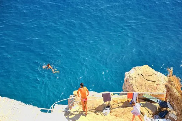 Chorwacja | Średnia temperatura wody we wrześniu wynosi 22, zaś w październiku 20 stopni Celsjusza Chorwacja | Średnia temperatura wody we wrześniu wynosi 22, zaś w październiku 20 stopni Celsjusza