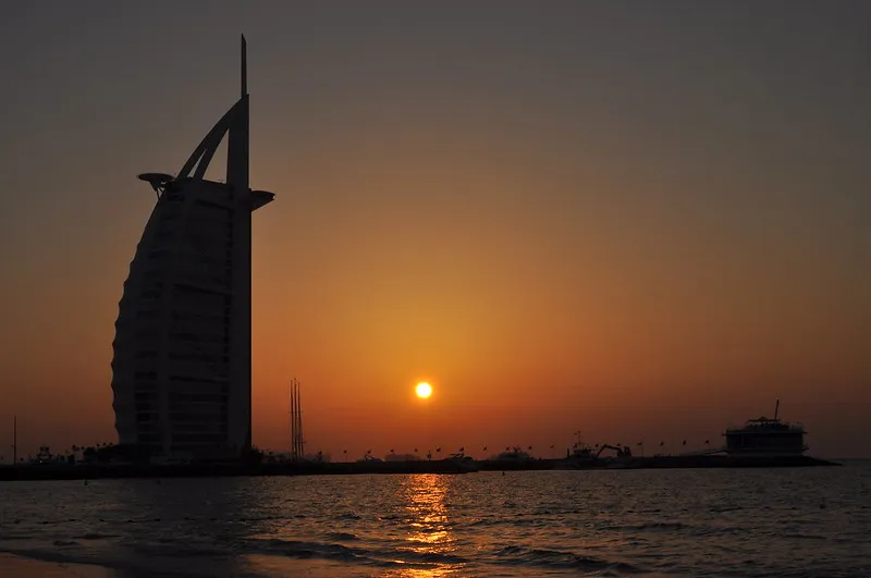 Dubaj | Burj Al Arab o zachodzie słońca Dubaj | Burj Al Arab o zachodzie słońca