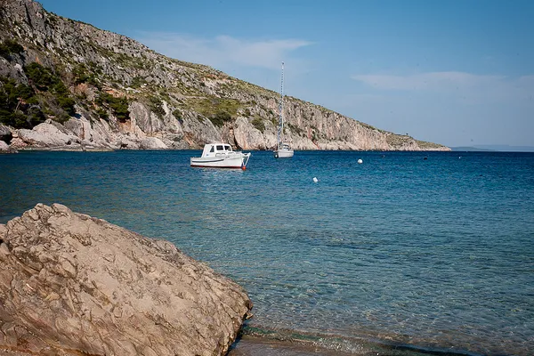 Chorwacja | Plaża Dubovica znajduje się 4 km na wschód od Milna Chorwacja | Plaża Dubovica znajduje się 4 km na wschód od Milna
