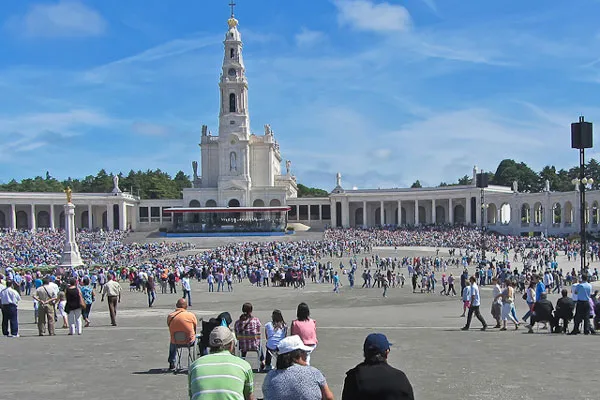 Portugalia | Wybierając się do Fatimy warto zdecydować czy zależy nam na udziale w głównych uroczystościach religijnych, czy raczej wolimy uniknąć tłumów Portugalia | Wybierając się do Fatimy warto zdecydować czy zależy nam na udziale w głównych uroczystościach religijnych, czy raczej wolimy uniknąć tłumów