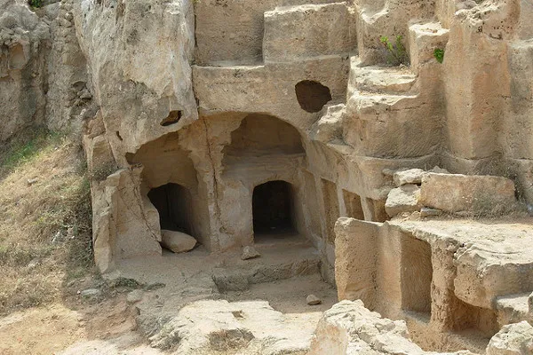 Cypr | Grobowce Królewskie zostały wykute w skale Cypr | Grobowce Królewskie zostały wykute w skale