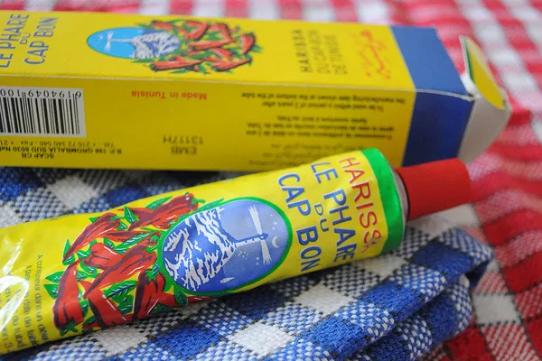 Tunezja | Pasta harissa sprzedawana jest w puszkach, słoiczkach i tubkach Tunezja | Pasta harissa sprzedawana jest w puszkach, słoiczkach i tubkach