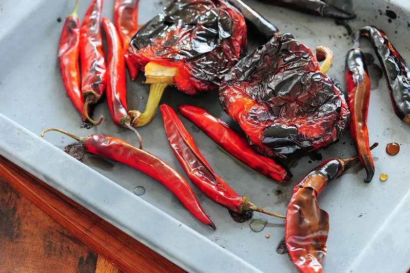 Tunezja | Podstawą pasty harissa są bardzo ostre papryczki piri-piri Tunezja | Podstawą pasty harissa są bardzo ostre papryczki piri-piri