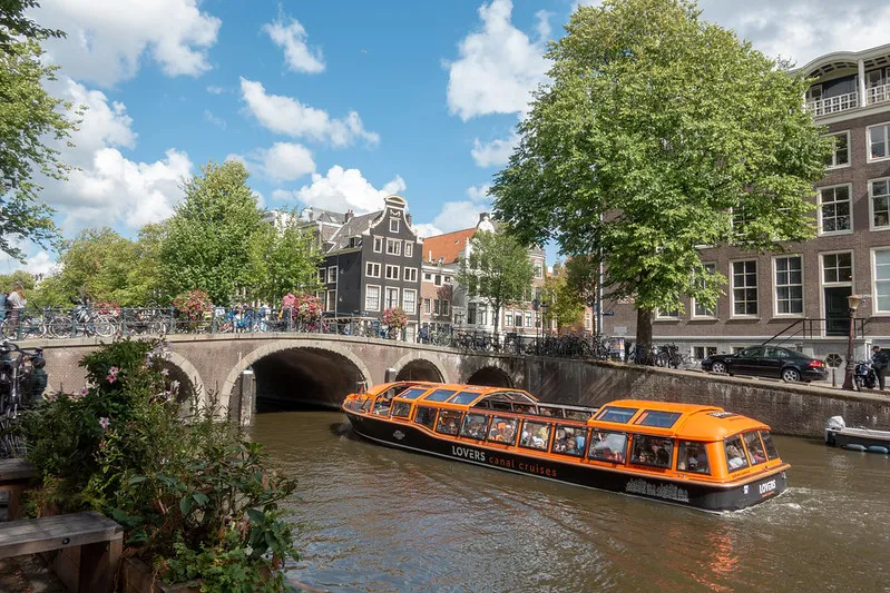 Holandia | Jednym z cieplejszych miast w Holandii jest Amsterdam Holandia | Jednym z cieplejszych miast w Holandii jest Amsterdam