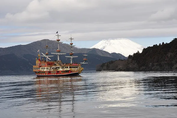 Japonia | Hakone znajduje się na górzystym obszarze u stóp góry Fudżi Japonia | Hakone znajduje się na górzystym obszarze u stóp góry Fudżi