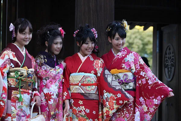 Japonia | Kimono to jeden z najpopularniejszych symboli Japonii Japonia | Kimono to jeden z najpopularniejszych symboli Japonii