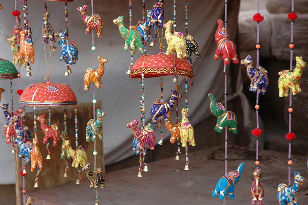 Jordania | Kolorowe wielbłądy Jordania | Kolorowe wielbłądy