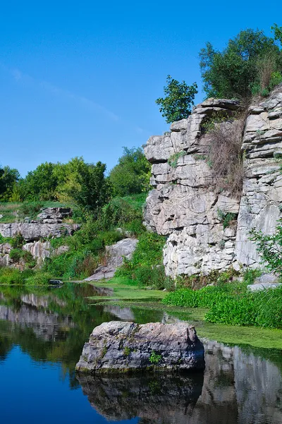 Ukraina | Kanion ma głębokość do 20 m i szerokość miejscami 20-40 m Ukraina | Kanion ma głębokość do 20 m i szerokość miejscami 20-40 m