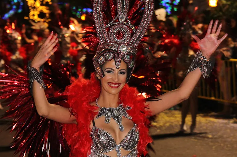 Portugalia | Karnawałowym centrum Madery jest miasto Funchal Portugalia | Karnawałowym centrum Madery jest miasto Funchal