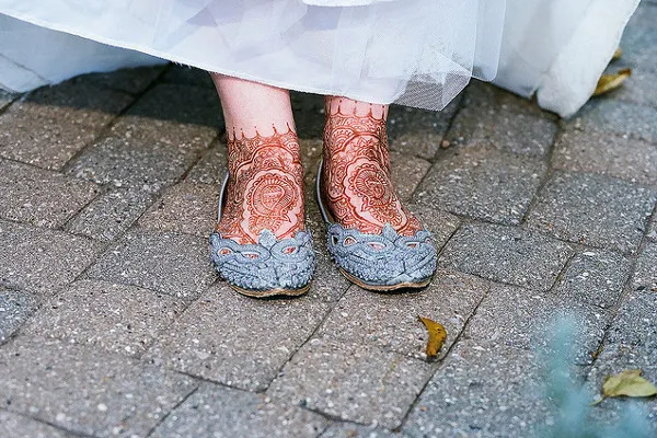 Tunezja | Stopy panny młodej ozdobione misternymi ażurowymi wzorami Tunezja | Stopy panny młodej ozdobione misternymi ażurowymi wzorami