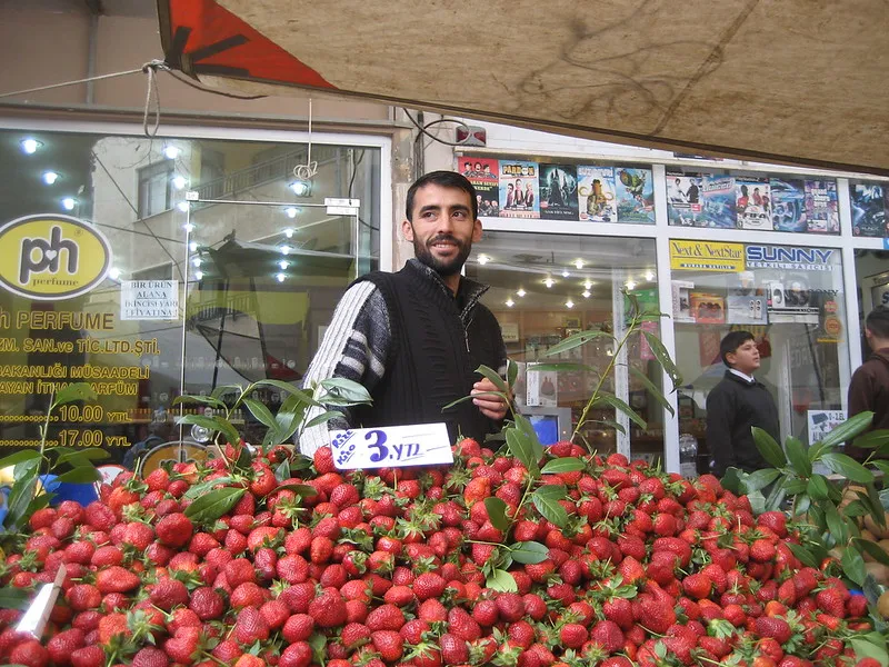 Turcja | Ulubionymi owocami Turków są: arbuzy, melony, brzoskwinie, morele, czereśnie, figi, owoce morwy i truskawki