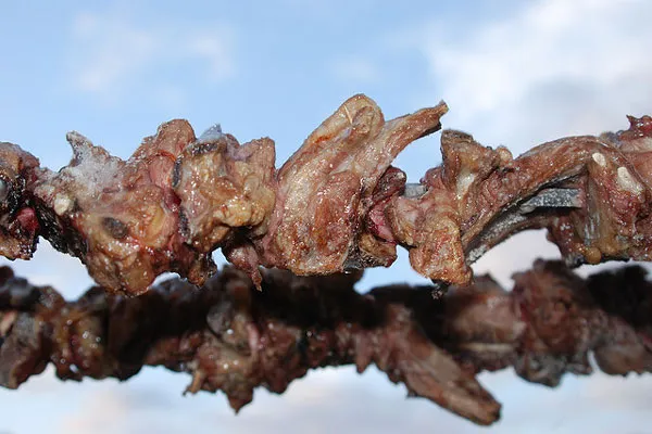 Cypr | Tradycyjnie do souvla wykorzystuje się karkówkę i łopatkę jagnięcą lub wieprzową Cypr | Tradycyjnie do souvla wykorzystuje się karkówkę i łopatkę jagnięcą lub wieprzową