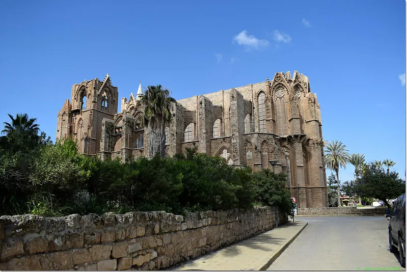 Cypr | Aby móc wejść do meczetu należy posiadać odpowiedni ubiór i nakrycie głowy Cypr | Aby móc wejść do meczetu należy posiadać odpowiedni ubiór i nakrycie głowy