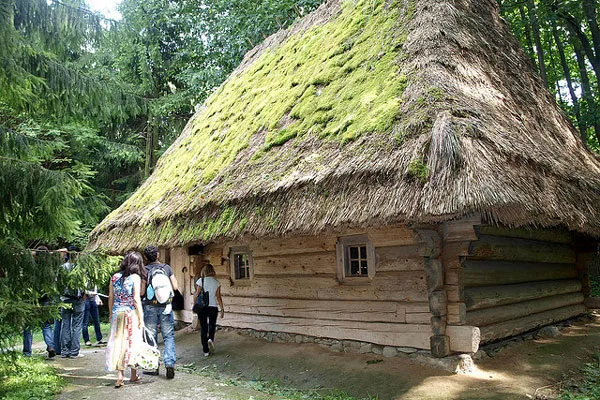 Ukraina | Шевченківський гай – muzeum położone jest w lesie, w najbardziej malowniczym zakątku Lwowa