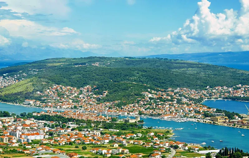 Chorwacja | Malownicze wzgórza wyspy Ciovo (Čiovo) Chorwacja | Malownicze wzgórza wyspy Ciovo (Čiovo)