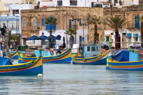 Malta | Łodzie luzzu w Marsaxlokk