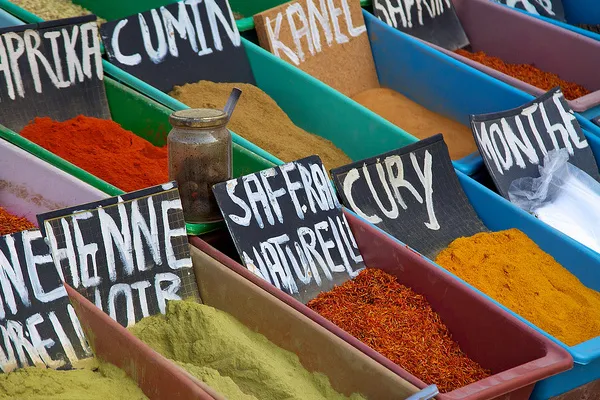 Tunezja | Cena u handlarza jest zwykle 20 razy większa od tej podanej w sklepie z cenami Tunezja | Cena u handlarza jest zwykle 20 razy większa od tej podanej w sklepie z cenami