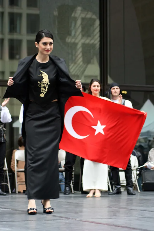 Turcja | Wizerunki pierwszego prezydenta Turcji – Mustafy Kemala Atatürka – spotkać można praktycznie wszędzie (nawet w świecie mody)