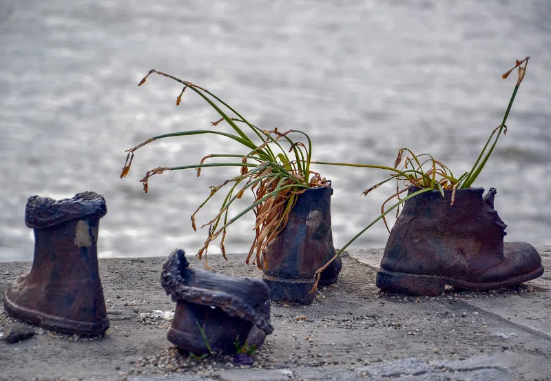 Buty na brzegu Dunaju w Budapeszcie Pomnik Pamięci Ofiar Holokaustu