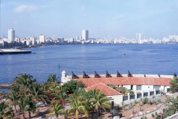 Kuba | Jasne niebo nad Hawaną Kuba | Jasne niebo nad Hawaną