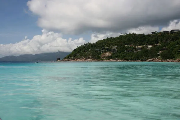 Seszele | W wodach otaczających Seszele naliczono ponad 1000 gatunków ryb oraz dwa gatunki żółwi morskich Seszele | W wodach otaczających Seszele naliczono ponad 1000 gatunków ryb oraz dwa gatunki żółwi morskich