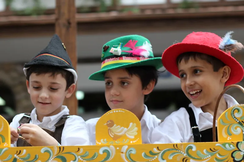 Niemcy | Oktoberfest to coś więcej niż piwna uczta, do udziału w festiwalu coraz częściej zachęcane są także rodziny z dziećmi oraz seniorzy Niemcy | Oktoberfest to coś więcej niż piwna uczta, do udziału w festiwalu coraz częściej zachęcane są także rodziny z dziećmi oraz seniorzy