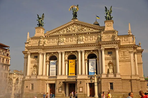 Ukraina | Widownia Lwowskiego Teatru Opery i Baletu może pomieścić 1200 osób Ukraina | Widownia Lwowskiego Teatru Opery i Baletu może pomieścić 1200 osób