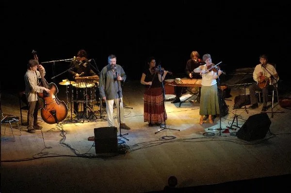 Ukraina | Orkiestra św. Mikołaja od lat plasuje się w czołówce polskich zespołów folkowych Ukraina | Orkiestra św. Mikołaja od lat plasuje się w czołówce polskich zespołów folkowych