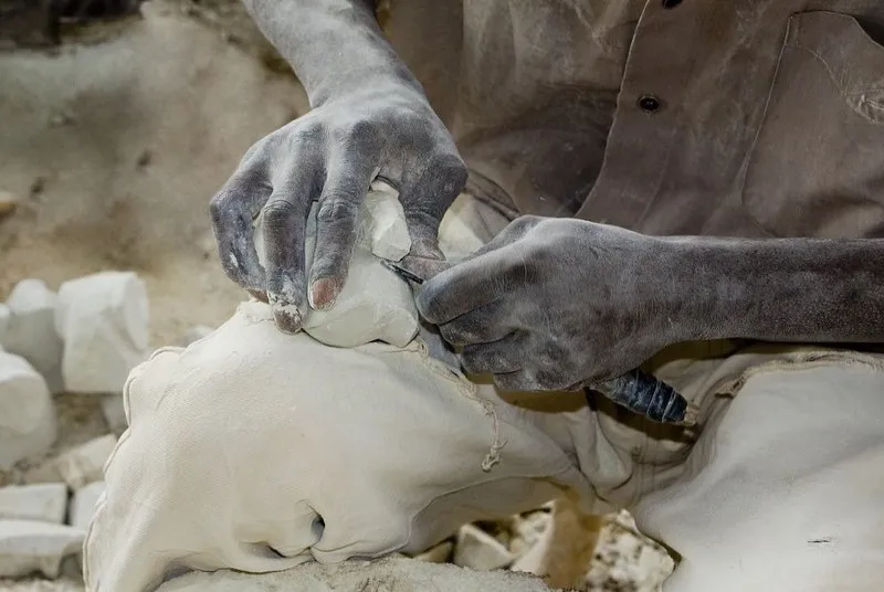 Kenia | Figurki z kamienia wykonywane są ręcznie Kenia | Figurki z kamienia wykonywane są ręcznie