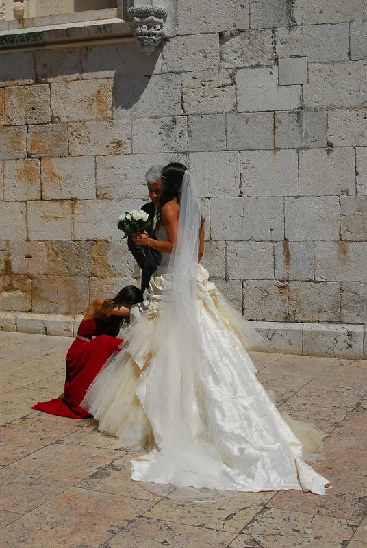 Portugalia | Panna młoda na schodach katedry Sé do Porto Portugalia | Panna młoda obok klasztoru Hieronimitów w lizbońskiej dzielnicy Belém