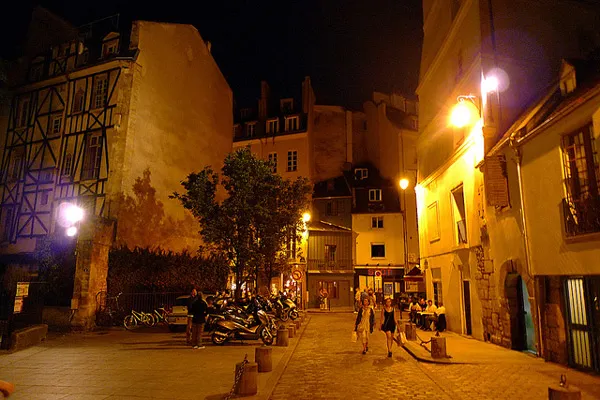 Francja | Paryskie uliczki nocą Francja | Paryskie uliczki nocą