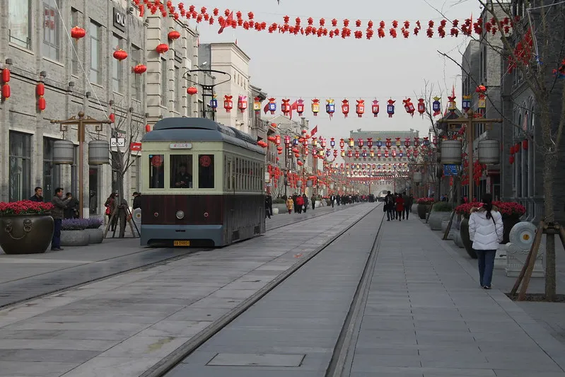 Pekin | Jedna z typowo turystycznych ulic w Pekinie