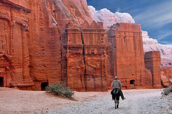 Jordania – Petra | Kiedy jechać do Jordanii? Najlepiej w kwietniu i maju lub październiku i listopadzie Jordania – Petra | Kiedy jechać do Jordanii? Najlepiej w kwietniu i maju lub październiku i listopadzie