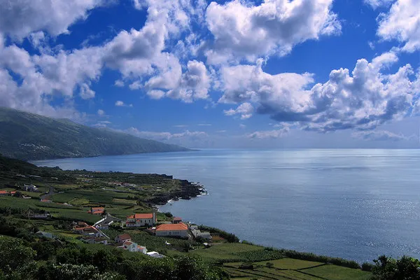 Portugalia | Na wyspę Pico można dostać się promem Portugalia | Na wyspę Pico można dostać się promem