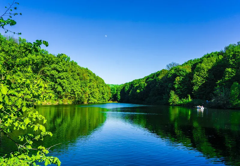 Piękny widok na jezioro Piękny widok na jezioro